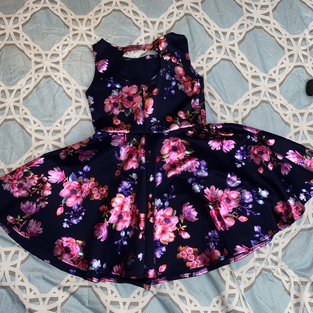 Girls size 6 dress🚺